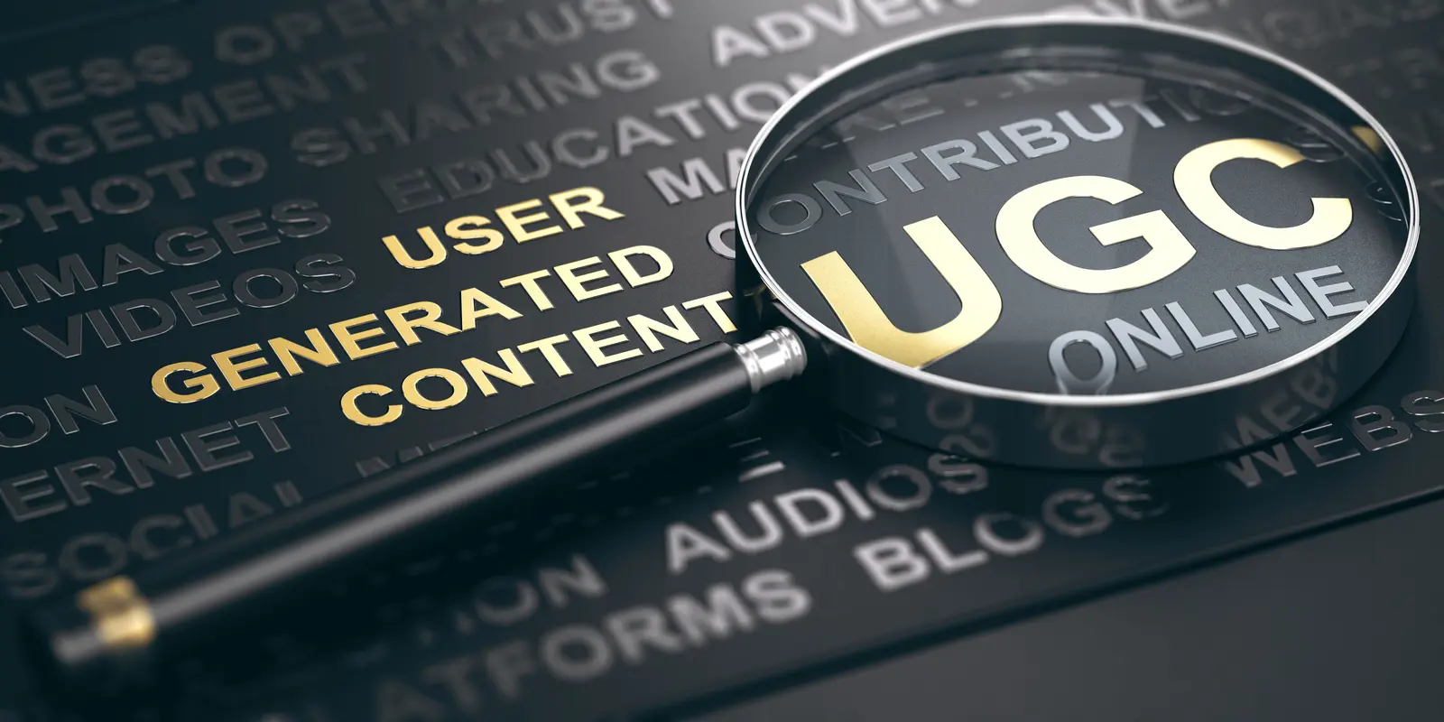 Eine Lupe, die auf die Buchstaben „UGC“ (User Generated Content) inmitten verschiedener verwandter Wörter wie „Videos“, „Blogs“, „Teilen“ und „Beitrag“ auf einem dunklen Hintergrund fokussiert ist.